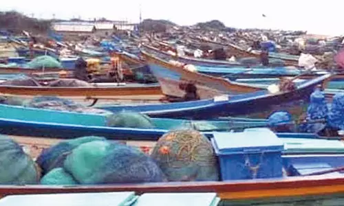 2-வது நாளாக 5 ஆயிரம் மீனவர்கள் கடலுக்கு செல்லவில்லை