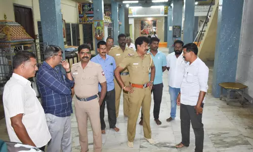 கோவிலின் லாக்கரை உடைத்து ரூ.3 லட்சம் கொள்ளை