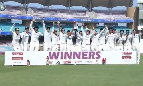 தீப்தி சர்மா அசத்தல் பந்துவீச்சு: 347 ரன்கள் வித்தியாசத்தில் இங்கிலாந்தை வீழ்த்தியது இந்தியா