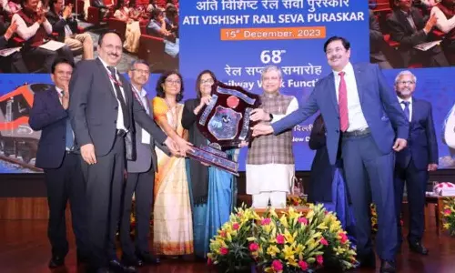 வணிகத்தில் சிறந்து விளங்கியதற்காக தெற்கு ரெயில்வேக்கு விருது: மத்திய மந்திரி அஷ்வினி வைஷ்ணவ் வழங்கினார்
