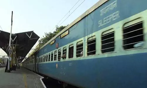 சிறப்பு ரெயிலில் நிரம்பாத இருக்கைகள்- நாள் ஒன்றுக்கு ரூ.6 லட்சம் இழப்பு