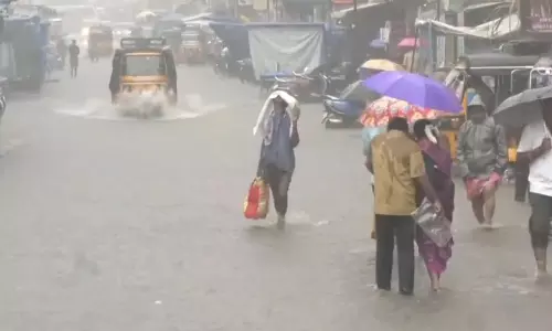 நெல்லை, கன்னியாகுமரி, தூத்துக்குடியில் கொட்டித் தீர்க்கும் கனமழை: மக்கள் கடும் அவதி