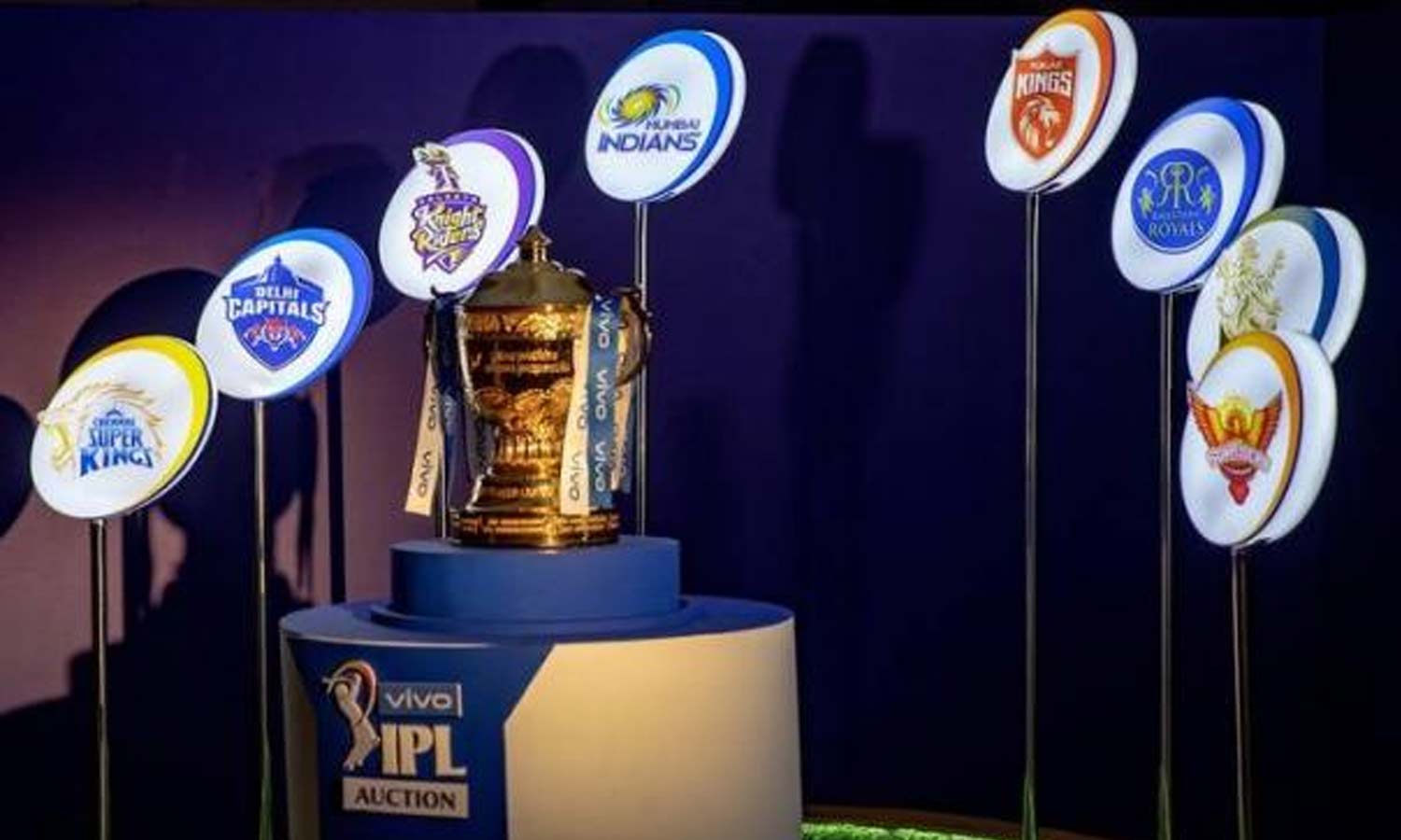 துபாயில் நடக்கிறது: ஐ.பி.எல். வீரர்கள் நாளை ஏலம்- அதிக விலைக்கு போவது யார்?