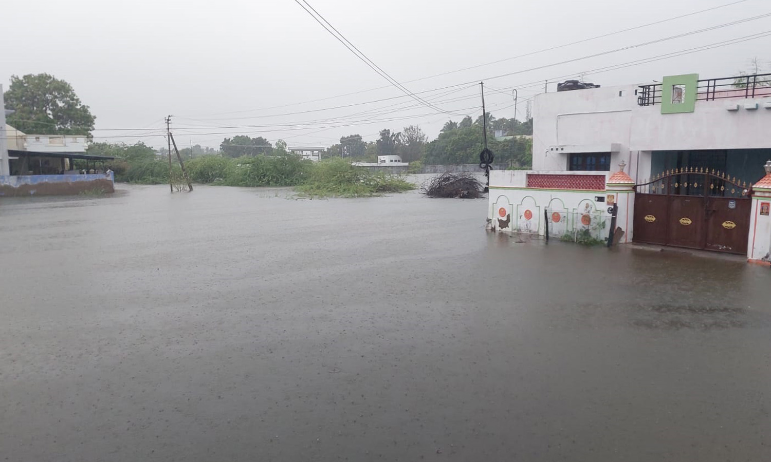 காயல்பட்டினத்தில் கொடூர மழை- தூத்துக்குடி முழுவதும் சராசரியாக 60 செ.மீ. மழை கொட்டி தீர்த்தது