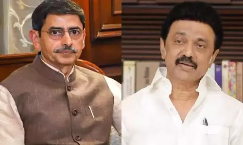 கோவைக்கு ஒரே விமானத்தில் வந்த முதலமைச்சர், கவர்னர்