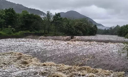 பெரியாறு, வைகை அணைகளின் நீர்மட்டம் கிடுகிடு உயர்வு: 5 மாவட்டங்களுக்கு வெள்ள அபாய எச்சரிக்கை