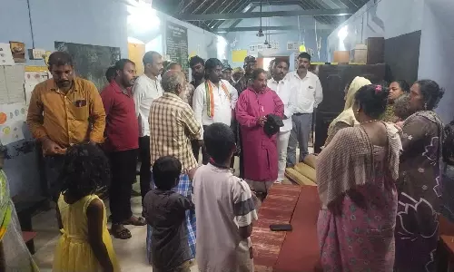 வெள்ளத்தால் பாதிக்கப்பட்ட மக்களை நேரில் சென்று சந்தித்த விஜய் வசந்த்