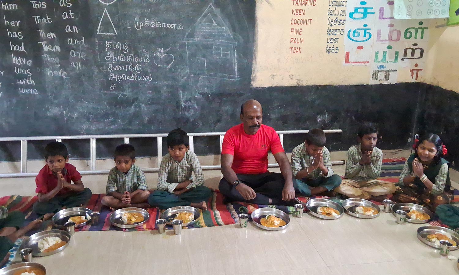 மலை கிராம மாணவர்கள் ஆர்வத்துடன் படிக்க வருகிறார்கள்- அமைச்சர்