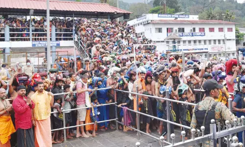 மண்டல பூஜையை முன்னிட்டு சபரிமலையில் 2,700 போலீசார் குவிப்பு