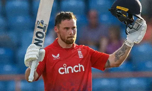 சால்ட் அதிரடி சதம்- வெஸ்ட் இண்டீஸை 75 ரன்கள் வித்தியாசத்தில் வீழ்த்தியது இங்கிலாந்து