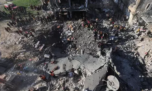 காசா முழுவதும் இஸ்ரேல் தாக்குதலில் ஒரே நாளில் 100 பேர் பலி