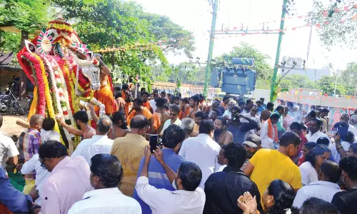 மக்கள்மார் சந்திப்பு நிகழ்ச்சிக்கு புறப்பட்ட வேளிமலை முருகன்