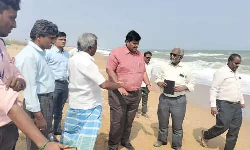 மீன்களின் ஆய்வு முடிவு வந்ததும் மீனவர்கள் கடலுக்குள் செல்ல வேண்டும்- கலெக்டர் அறிவுறுத்தல்