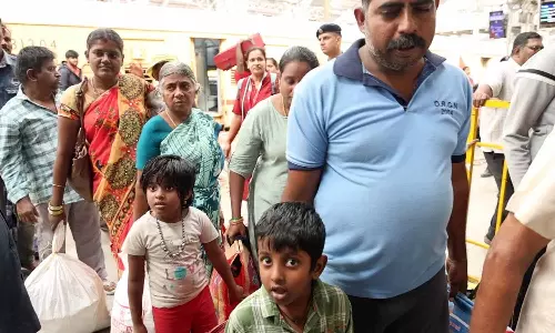 ஸ்ரீவைகுண்டத்தில் வெள்ளத்தில் சிக்கிய ரெயில் பயணிகள் 3 நாட்களுக்கு பிறகு இன்று சென்னை வந்தனர்