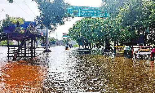 மண்டபங்களில் வெள்ளநீர்: நெல்லை, தூத்துக்குடி மாவட்டத்தில் நடைபெற இருந்த திருமண விழாக்கள் ரத்து