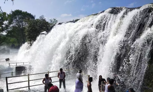 திற்பரப்பு அருவியில் சுற்றுலா பயணிகள் குளிக்க அனுமதி