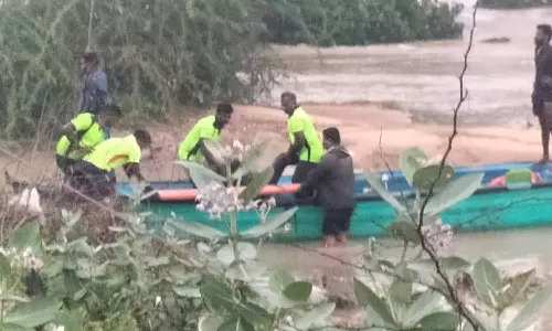 வெள்ளத்தில் இழுத்து செல்லப்பட்டவர் 3 நாட்களுக்கு பிறகு சடலமாக மீட்பு- மாயமான மேலும் சிலரின் கதி என்ன?