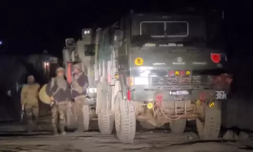 ஜம்மு காஷ்மீர்: ராணுவ வாகனம் மீது பயங்கரவாதிகள் நடத்திய தாக்குதலில் 3 வீரர்கள் பலி