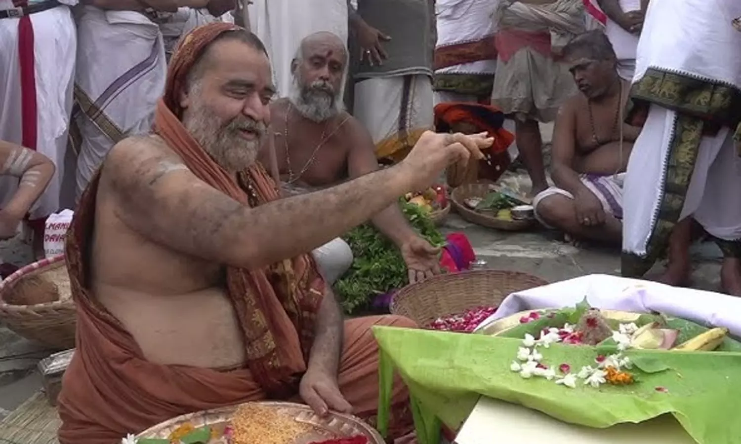 அயோத்தி ராமர் கோவில் அமைக்க ஆலோசனை வழங்கிய காஞ்சி சங்கராச்சாரியார் விஜயேந்திரர் அயோத்தி ராமர் கோவில் அமைக்க ஆலோசனை வழங்கிய காஞ்சி சங்கராச்சாரியார் விஜயேந்திரர்