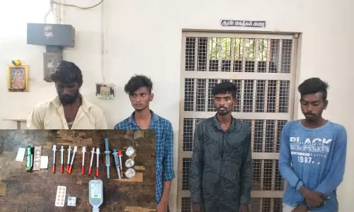 ஆண்டிபட்டியில் போதை மாத்திரைகள் விற்ற கல்லூரி மாணவர் உள்பட 4 பேர் கைது