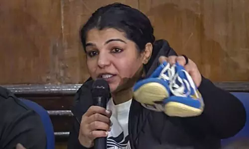 மல்யுத்தத்தின் எதிர்காலமே இருளில்.. கொந்தளிக்கும் வீராங்கனைகள்