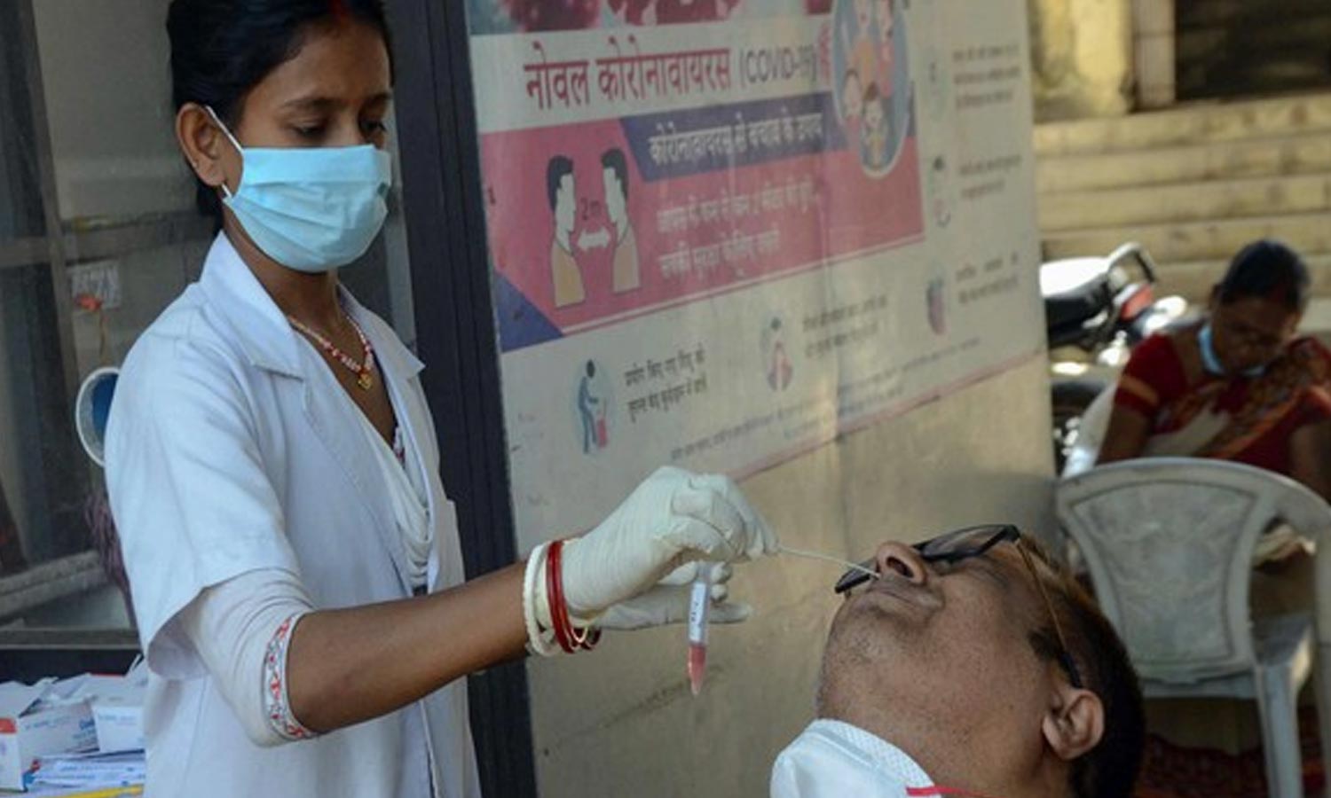 மீண்டும் அதிகரிக்கும் கொரோனா... கேரளா, கர்நாடகாவில் பாதிப்பு உயர்வு