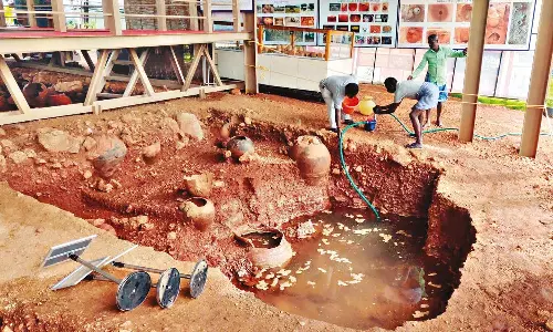 ஆதிச்சநல்லூர் அருங்காட்சியகத்தை மூழ்கடித்த வெள்ளம்: தொல்பொருட்கள் உடைந்து சேதம்