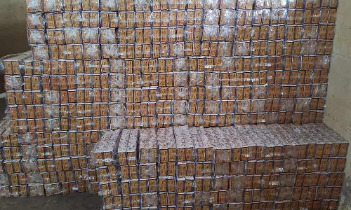 கோவில்பட்டி பகுதியில் கோடிக்கணக்கான ரூபாய் மதிப்புள்ள தீப்பெட்டி பண்டல்கள் முடக்கம்