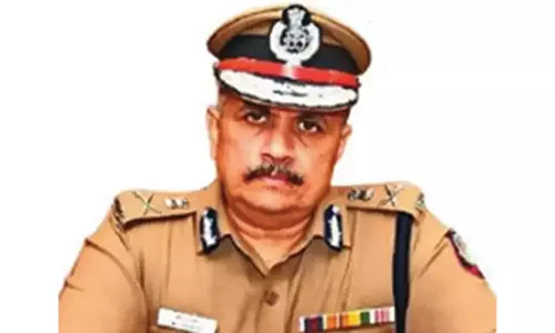 இருசக்கர வாகனங்களில் சாகசம் செய்தால் கடும் நடவடிக்கை