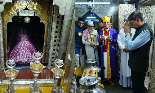 467-வது கந்தூரி விழா: நாகூர் தர்காவில் கவர்னர் ஆர்.என்.ரவி பிரார்த்தனை