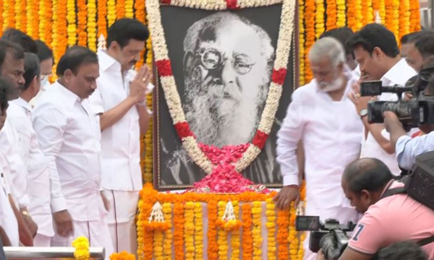 தந்தை பெரியாரின் 50-வது நினைவு நாள்: முதலமைச்சர் மரியாதை