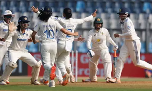 பரபரப்பான கட்டத்தில் மும்பை டெஸ்ட்: இந்திய பெண்கள் அணி வெற்றி பெற 75 ரன்கள் இலக்கு