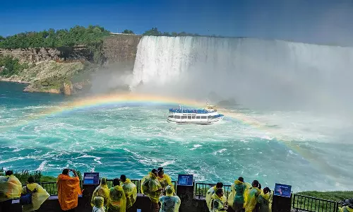 பிரமிப்பூட்டும் நயாகரா அருவி!