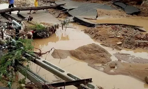 உடன்குடி-நெல்லை இடையே 10-வது நாளாக போக்குவரத்து தடை: 100 கிராமமக்கள் கடும் பாதிப்பு