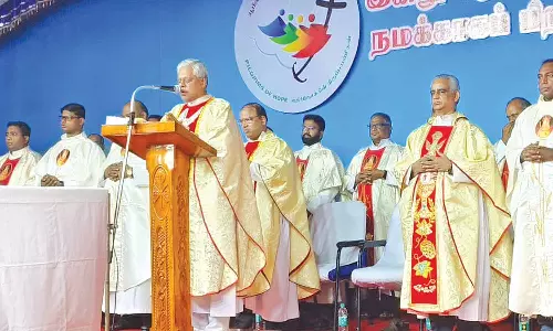 வேளாங்கண்ணி பேராலயத்தில் சிறப்பு கூட்டு திருப்பலி- பல்லாயிரக்கணக்கான கிறிஸ்தவர்கள் பிரார்த்தனை