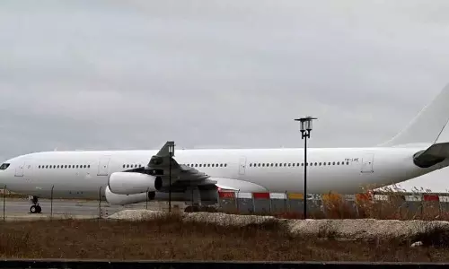 தடுத்து நிறுத்தப்பட்ட விமானம் புறப்பட்டது: 303 இந்தியர்கள் பயணத்தை தொடர பிரான்ஸ் அனுமதி