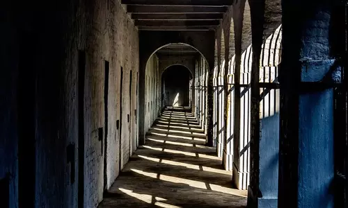 கிறிஸ்துமஸ் முன்னிட்டு சிறை கைதிகள் 1000 பேரை விடுவித்தது இலங்கை