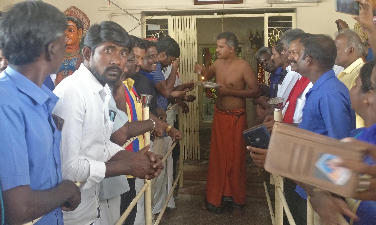ராஜாவூர் கோவிலில் பட்டியல் இன மக்கள் திரண்டு சென்று வழிபாடு