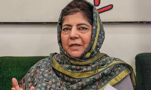 காஷ்மீர் முன்னாள் முதல்-மந்திரி மெகபூபா முப்திக்கு வீட்டுக்காவலா?