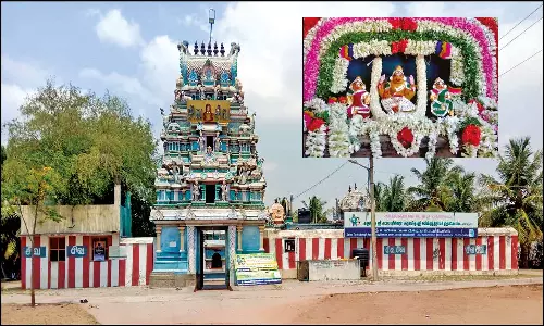திருமண கோலத்தில் விளங்குளம் சனீஸ்வரர்