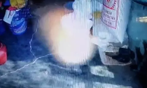 நள்ளிரவில் வீட்டு கதவை தட்டும் மர்ம உருவம்