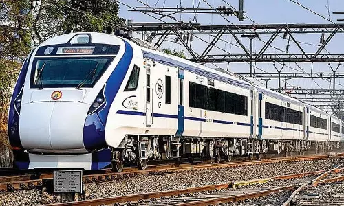 மதுரை- பெங்களூரு இடையிலான வந்தே பாரத் ரெயில் சேவைக்கான சோதனை ஓட்டம் இன்று நடைபெற்றது