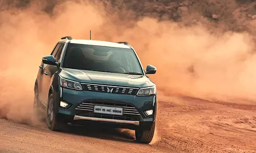 ரூ. 1.8 லட்சம் வரை தள்ளுபடி.. உடனே இந்த காரை வாங்கிடலாம் போலயே..