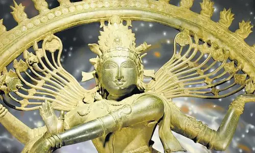 புன்முறுவலுடன் காட்சிதரும் நடராஜர் சிலை