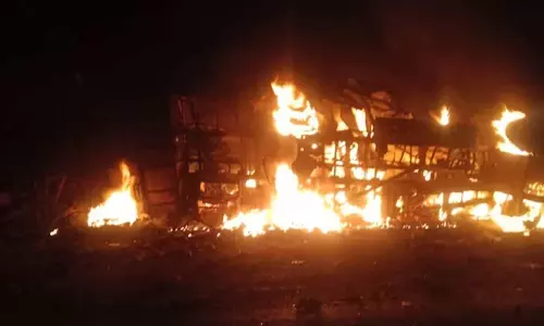 மத்திய பிரதேசத்தில் பேருந்து தீப்பிடித்து விபத்து: 12 பேர் பலி