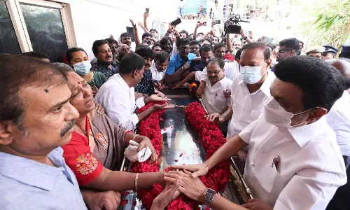 விஜயகாந்த் உடலுக்கு முதலமைச்சர் மு.க. ஸ்டாலின் நேரில் அஞ்சலி