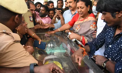 தேமுதிக தலைமையகத்தில் விஜயகாந்த் உடல் நாளை நல்லடக்கம்