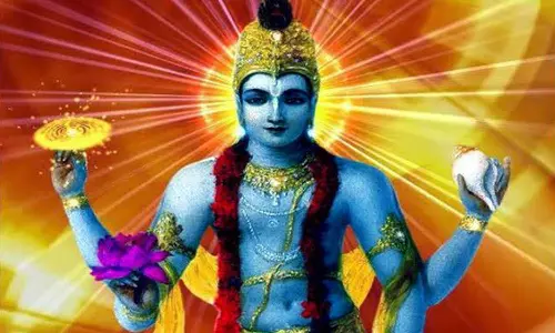 பெருமாள் கையை அலங்கரிப்பவர்