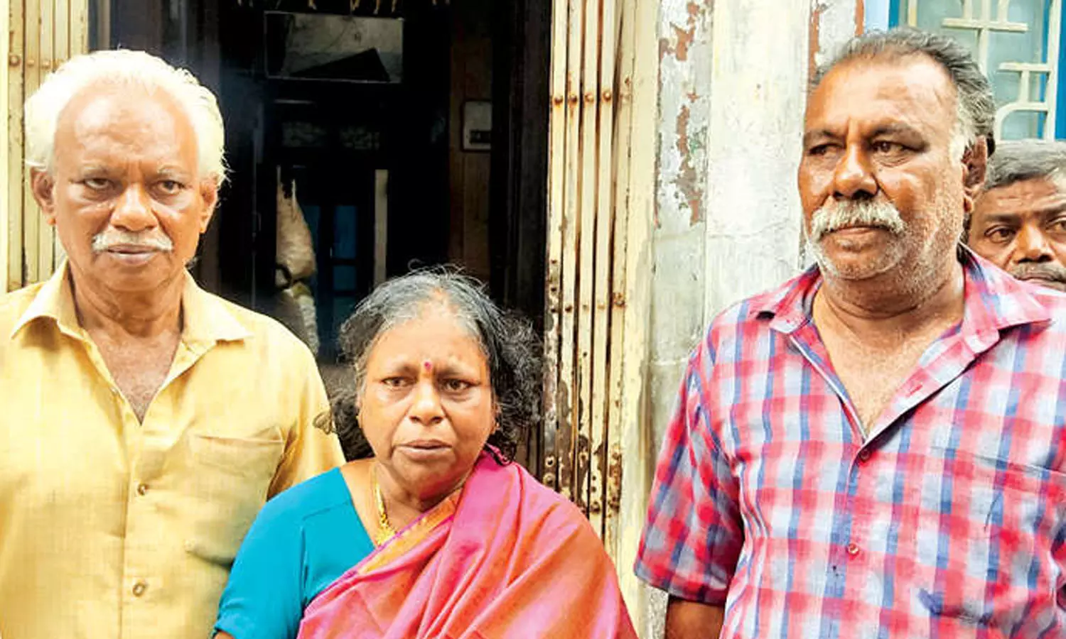 விஜயகாந்த் ஒரு தந்தைபோல் இருந்து எங்களை வழிநடத்தினார்... சகோதரி-சகோதரர்கள் உருக்கம் விஜயகாந்த் ஒரு தந்தைபோல் இருந்து எங்களை வழிநடத்தினார்... சகோதரி-சகோதரர்கள் உருக்கம்