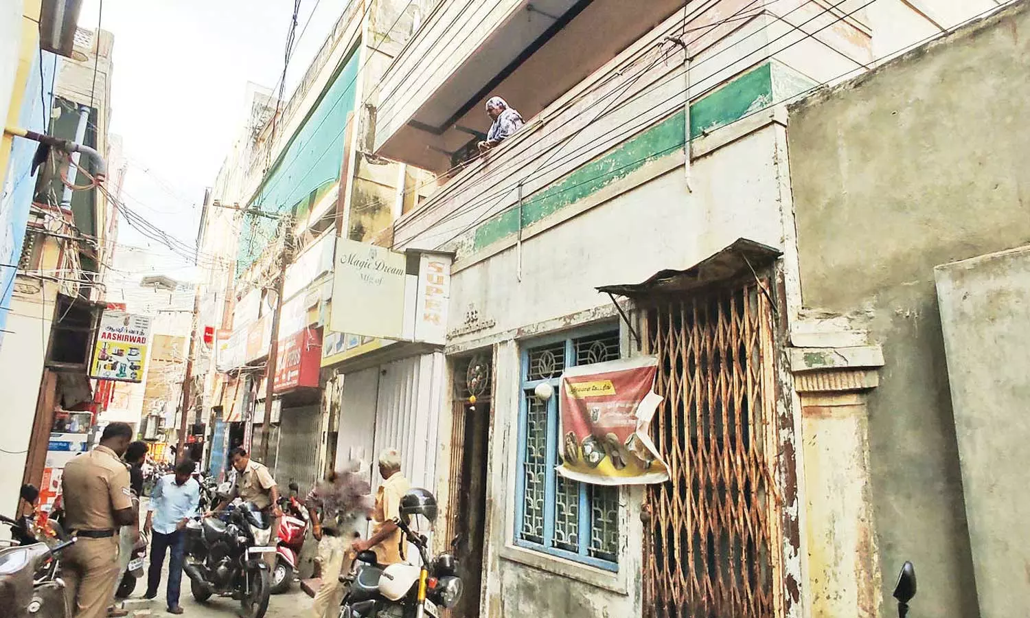 மதுரை மேலமாசி வீதியில் உள்ள விஜயகாந்தின் வீடு.